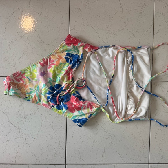 O'Neill Women’s Bella Swim Floral One Piece - Picture 6 of 7